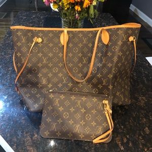 Authentic LV!! Monogram Neverfull GM w/ pouch!!